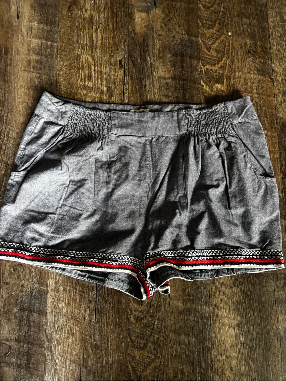 Women’s Mud Pie Gray Trim-Detail Casual Shorts